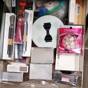 LOT BUNDLE 100 BRAND NEW~FULL SIZES~BEAUTY PRODUCTS 🩷
